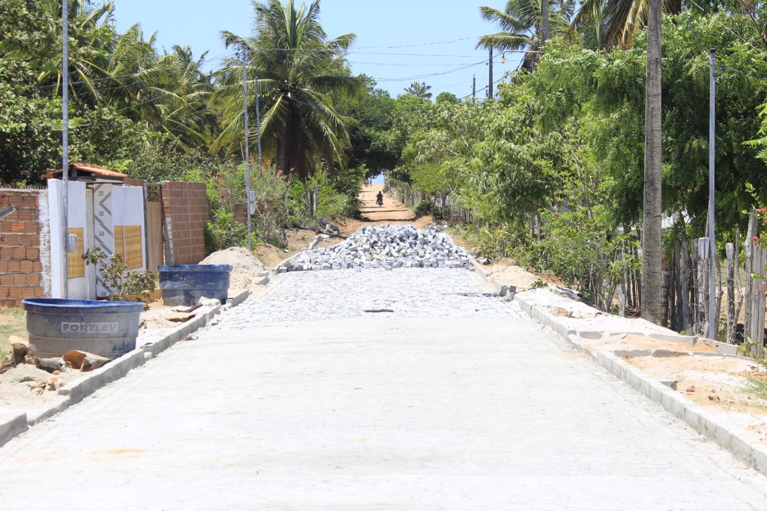 Aldeia indígena da Paraíba recebe 1ª rua asfaltada