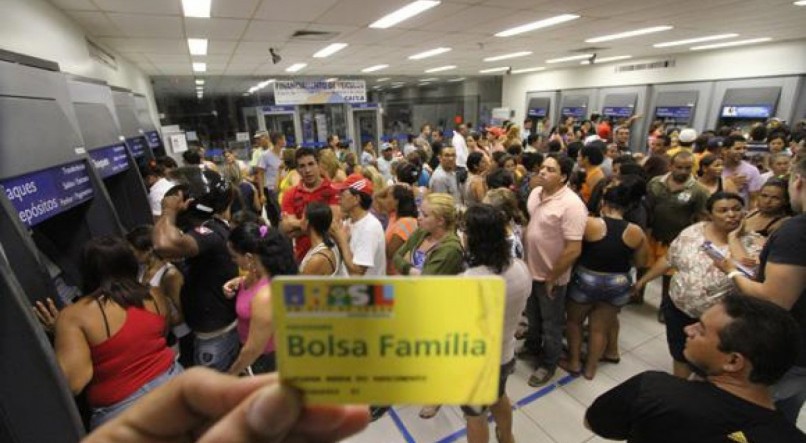 Bolsa Família: famílias maiores terão adicional de R$ 50