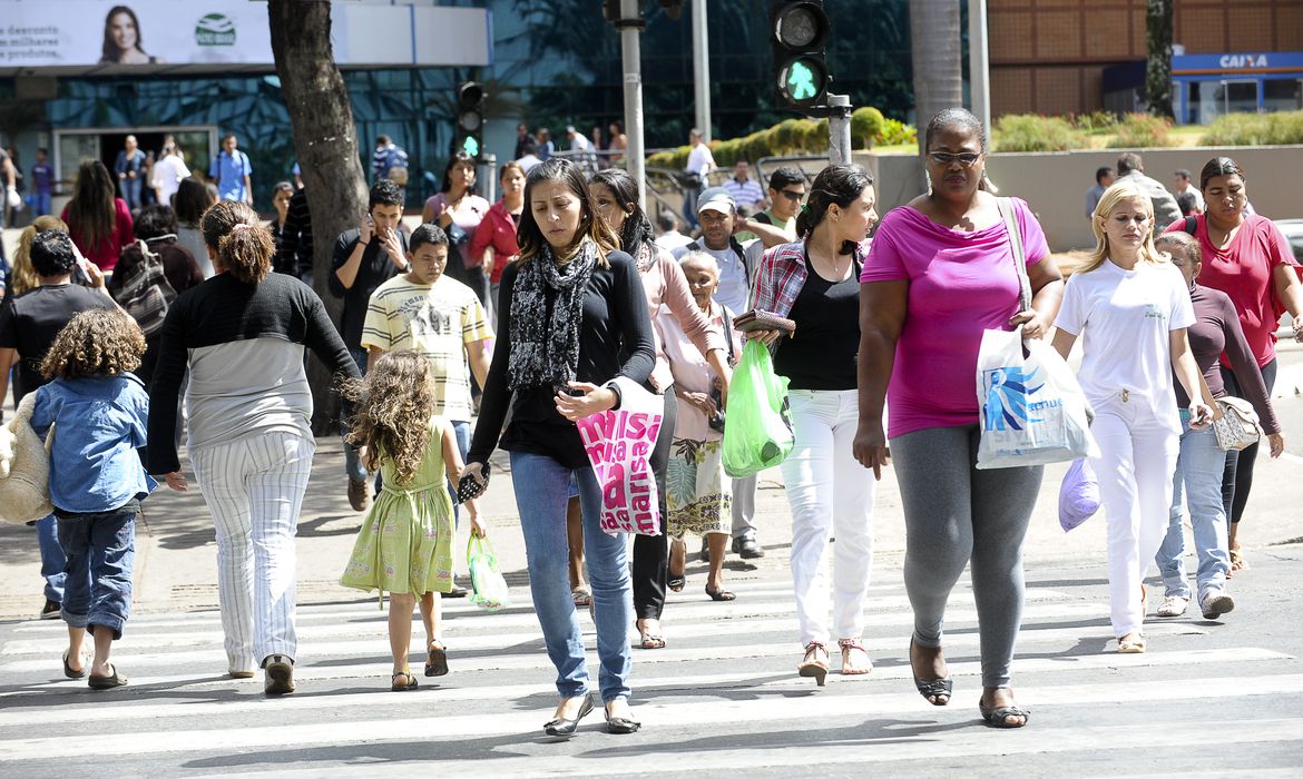 IBGE: População com mais de 65 anos sobe para 10,5% em 2022