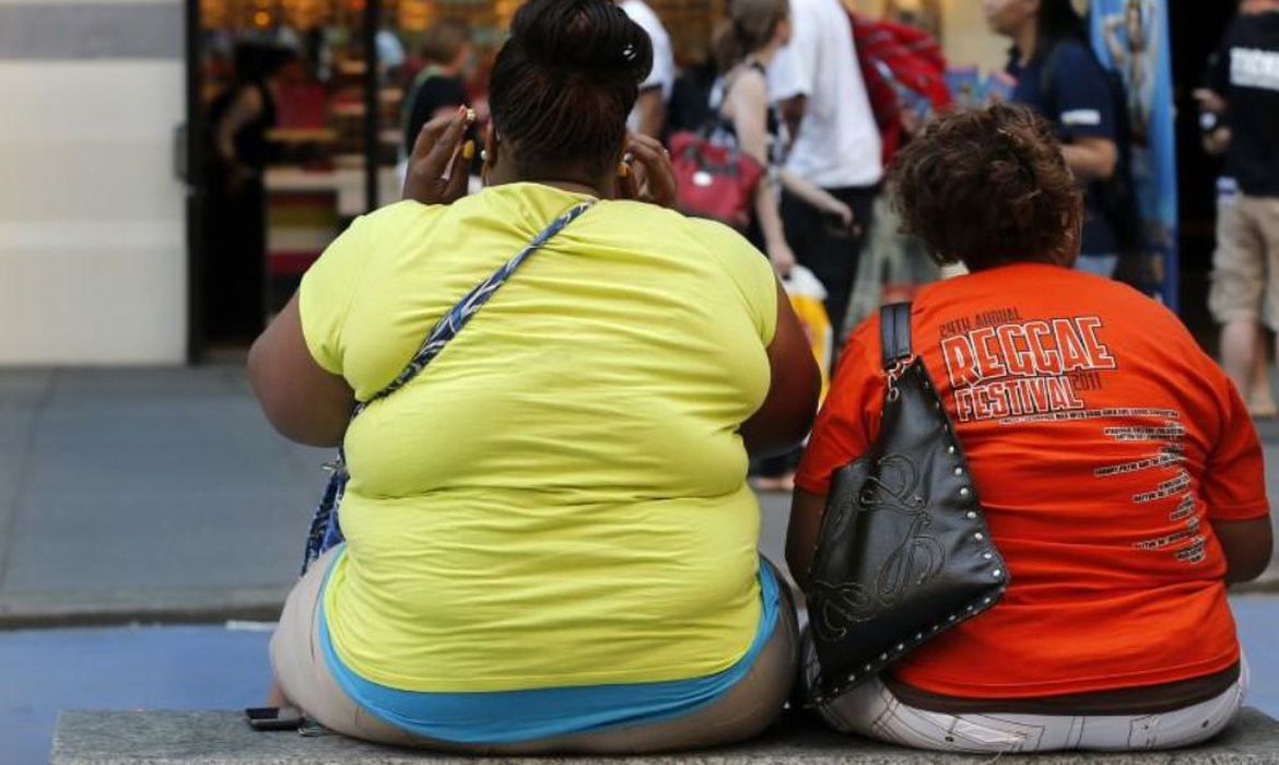 Mais da metade dos brasileiros têm excesso de peso, aponta estudo