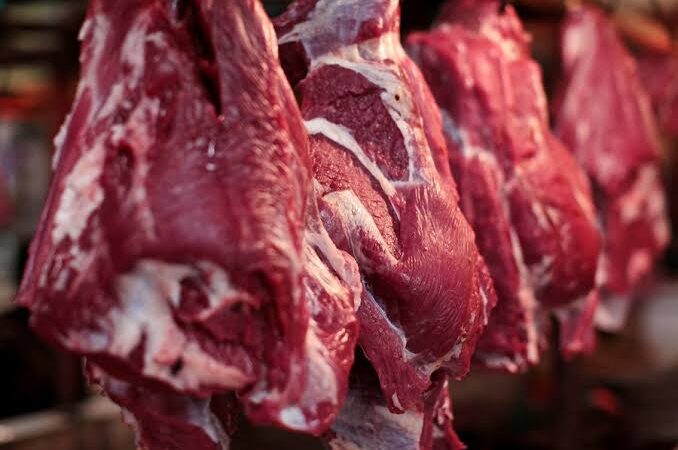 Como saber se a carne está estragada: especialista alerta consumidores para selos de fiscalização