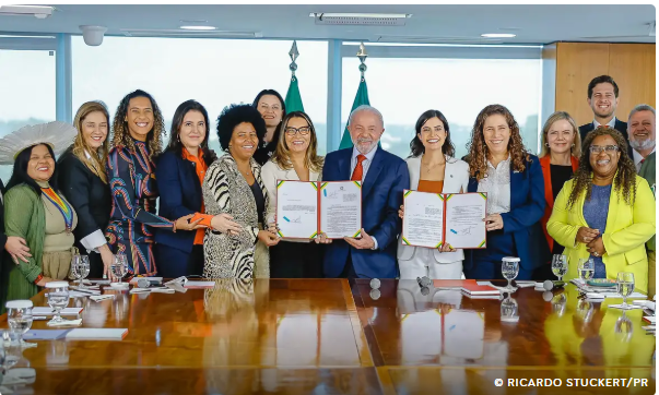 Lula sanciona cota de 30% para mulheres em conselhos de estatais